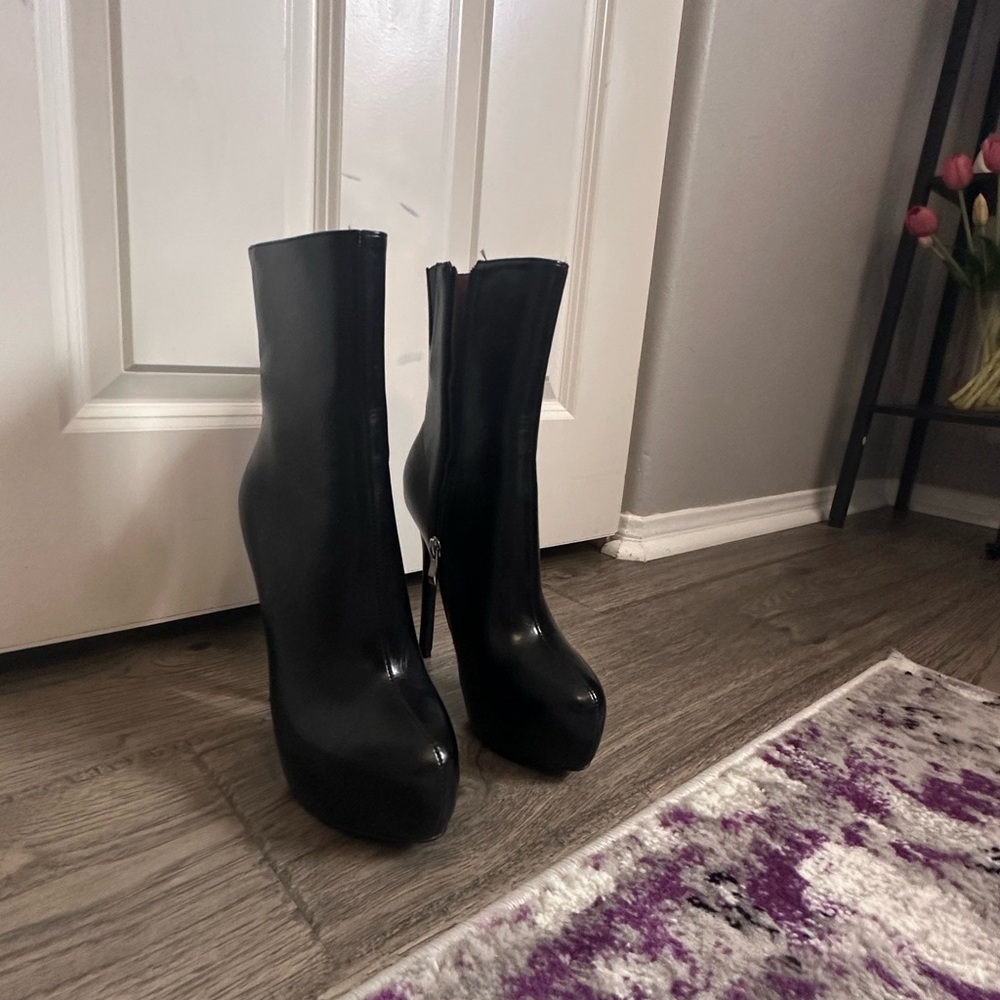 Elegant Black Platform Women's Ankle Boots Stiletto BNWT